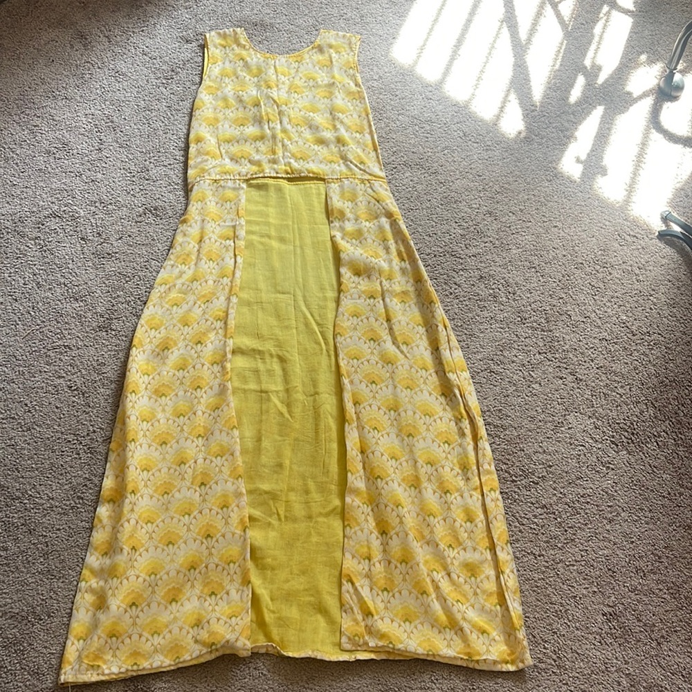 Dress, pullover, yellow. Size small to extra small. Front cutout below the waist